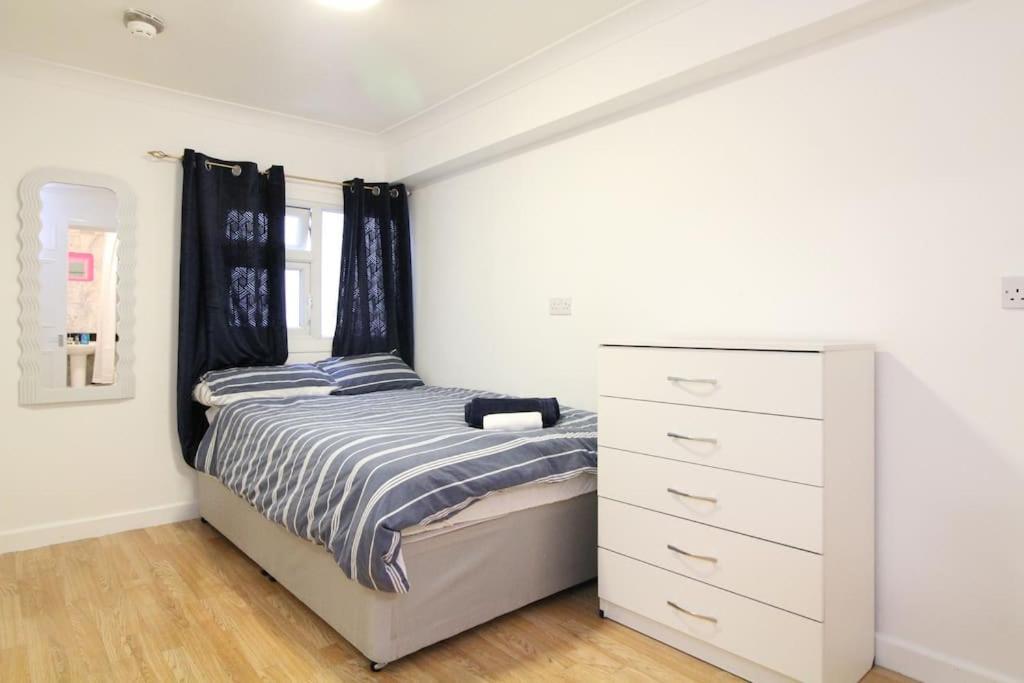 One Bedroom Centre - Flat 3 Apartment *